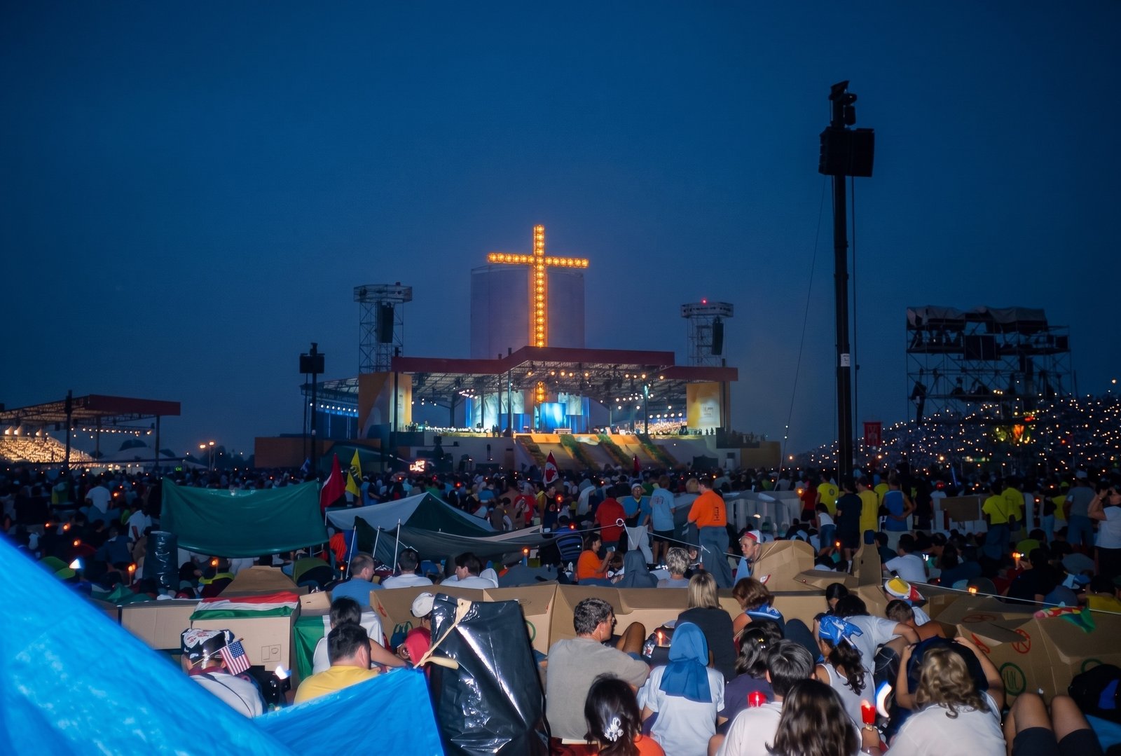 Encontro noturno durante a Jornada Mundial da Juventude de 2002 no Canadá
